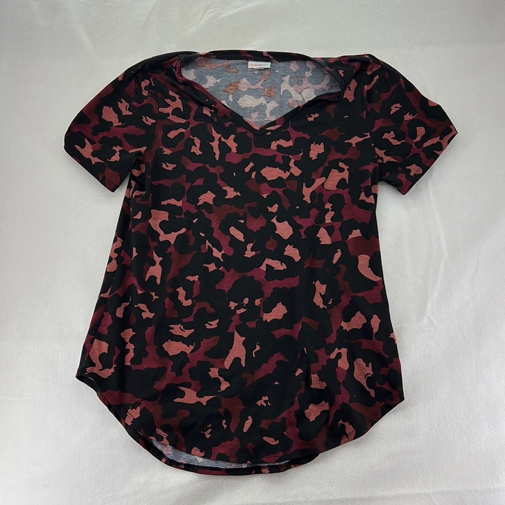 Lularoe Short Sleeve Shirt Blouse Camouflage Red Black Womens Size M